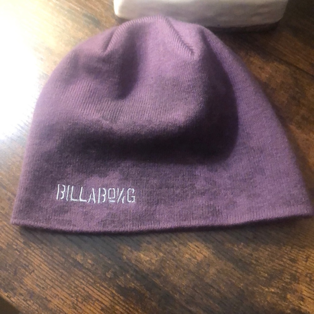 COPY - NWOT Billabong beanie